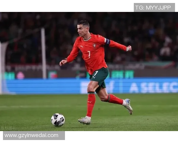 足球明星大C罗的传奇之路与辉煌成就解析 足球明星大C罗的传奇之路与辉煌成就解析