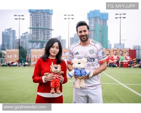 足球明星杨克乐的传奇人生与绿茵场上的辉煌成就分享 足球明星杨克乐的传奇人生与绿茵场上的辉煌成就分享