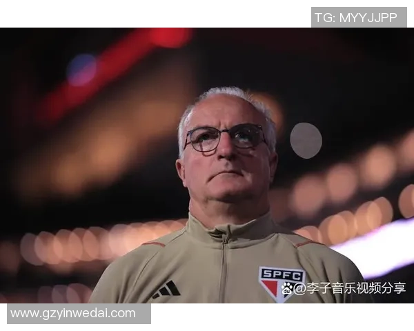 足球明星跌入低谷时刻的心路历程与逆境重生的励志故事 足球明星跌入低谷时刻的心路历程与逆境重生的励志故事