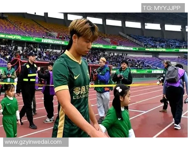 足球明星追忆母亲温暖瞬间与成长之路的感人故事 足球明星追忆母亲温暖瞬间与成长之路的感人故事